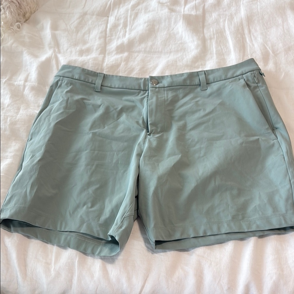 Men’s light green lululemon ABC shorts size 38 waist 7” inseam